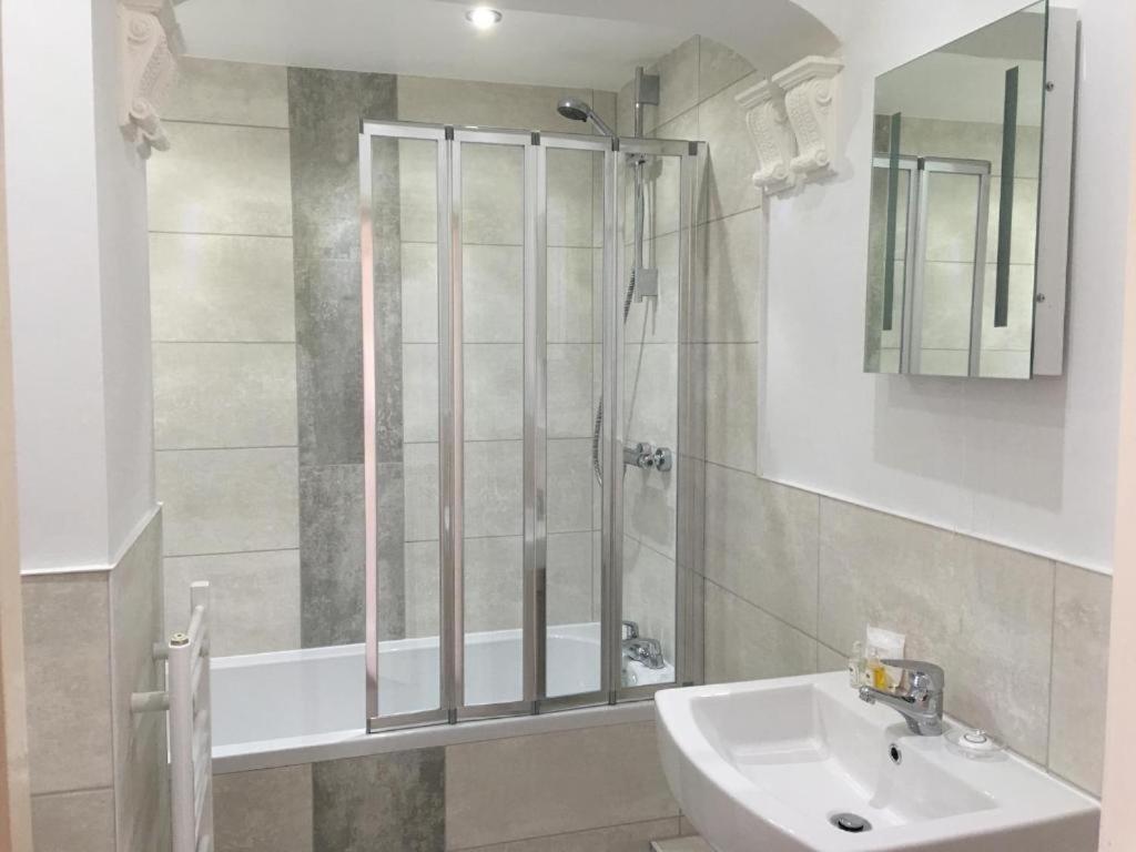 Grosvenor Hotel Rugby Bagian luar foto