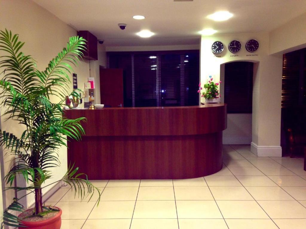 Grosvenor Hotel Rugby Bagian luar foto
