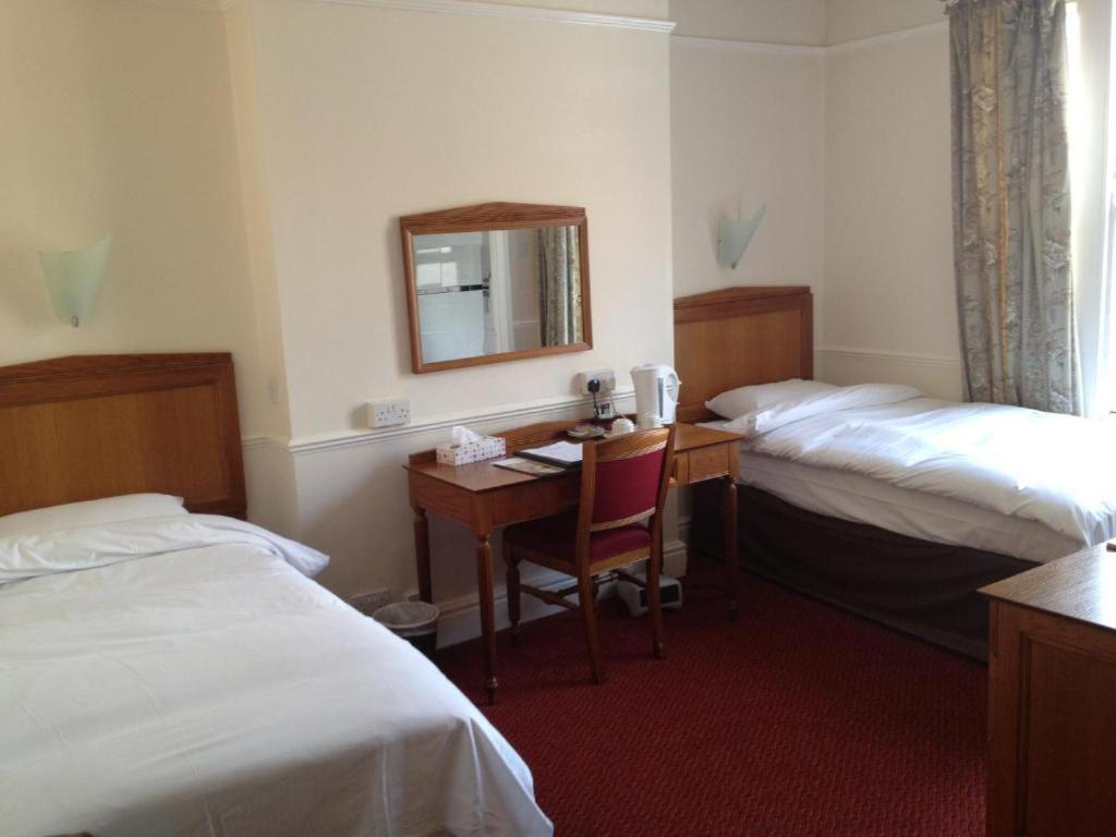 Grosvenor Hotel Rugby Bagian luar foto