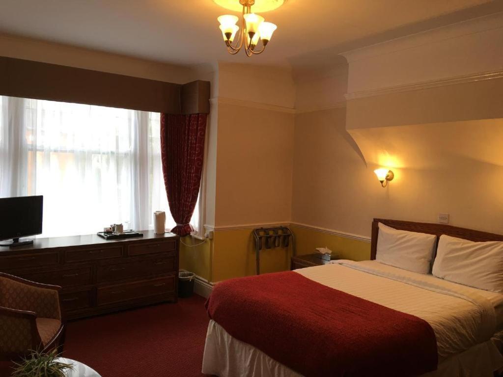 Grosvenor Hotel Rugby Bagian luar foto