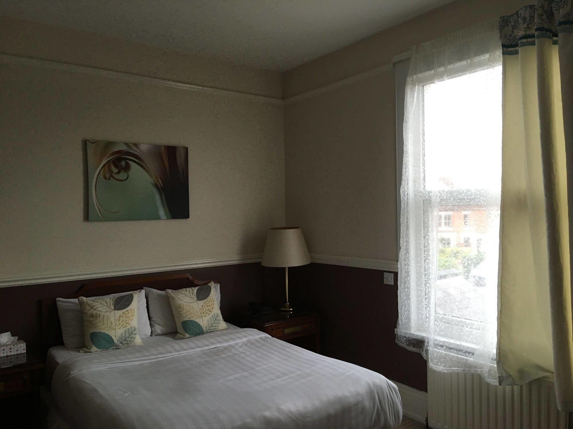 Grosvenor Hotel Rugby Bagian luar foto